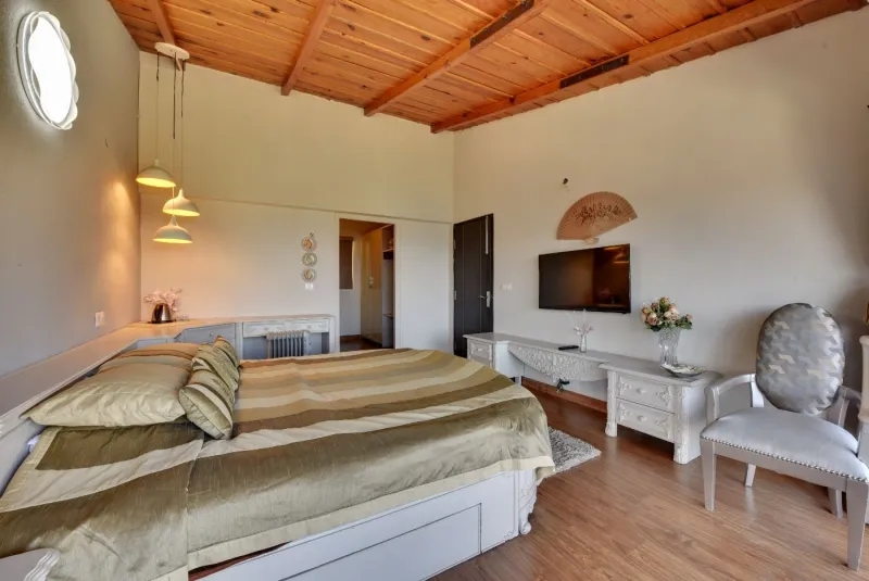 Luxe 4BHK Himalayan Range View - Madalsa Home